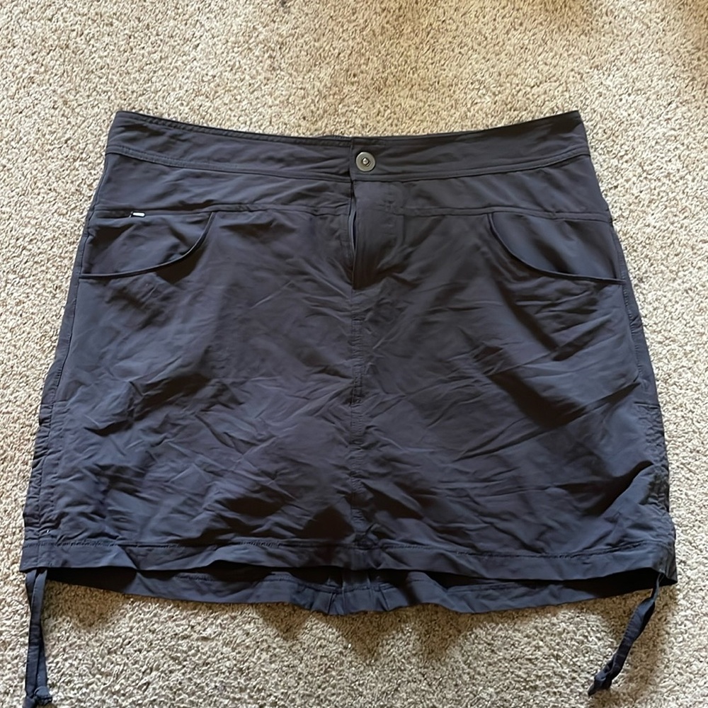 Cabela’s skort size 14.